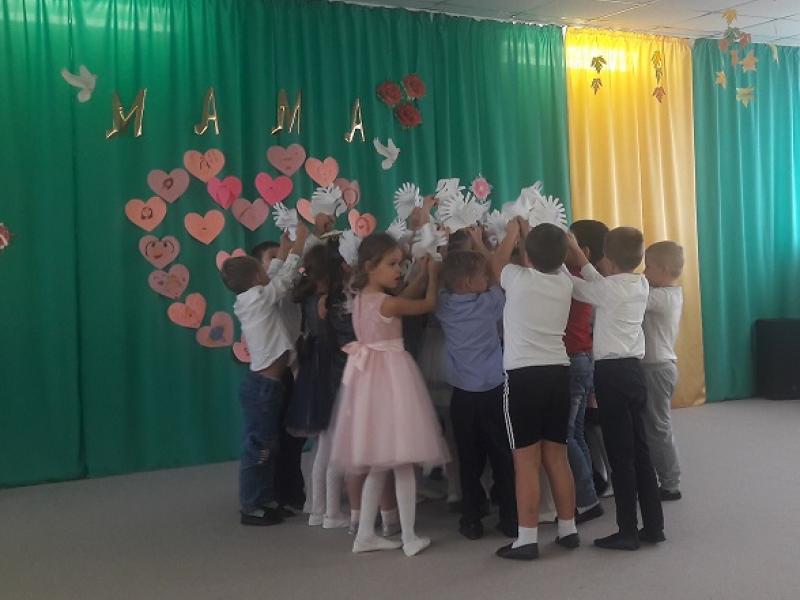 Танец для мам от ребят подготовительной группы