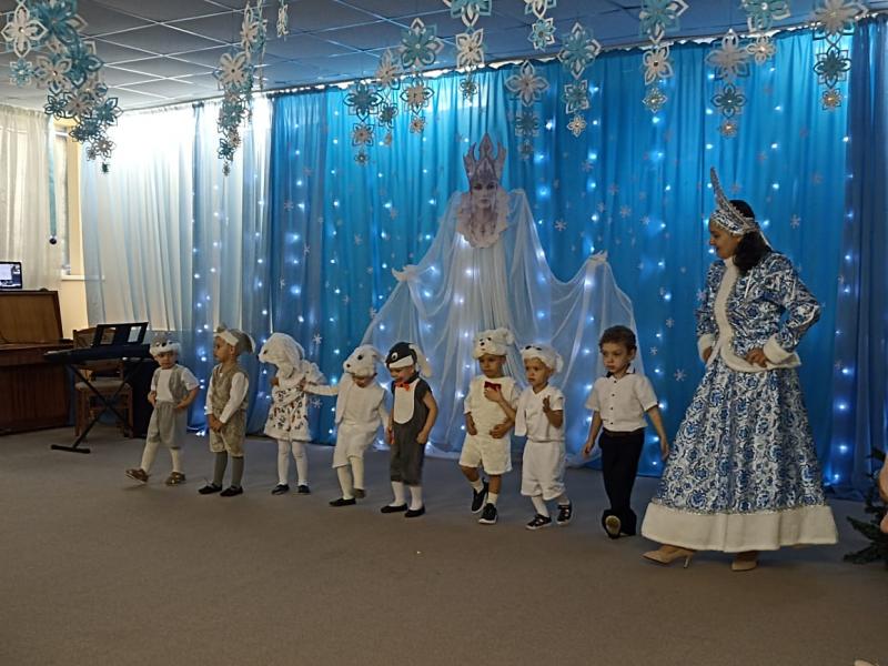 Танец зайчат (2-ямладшая)