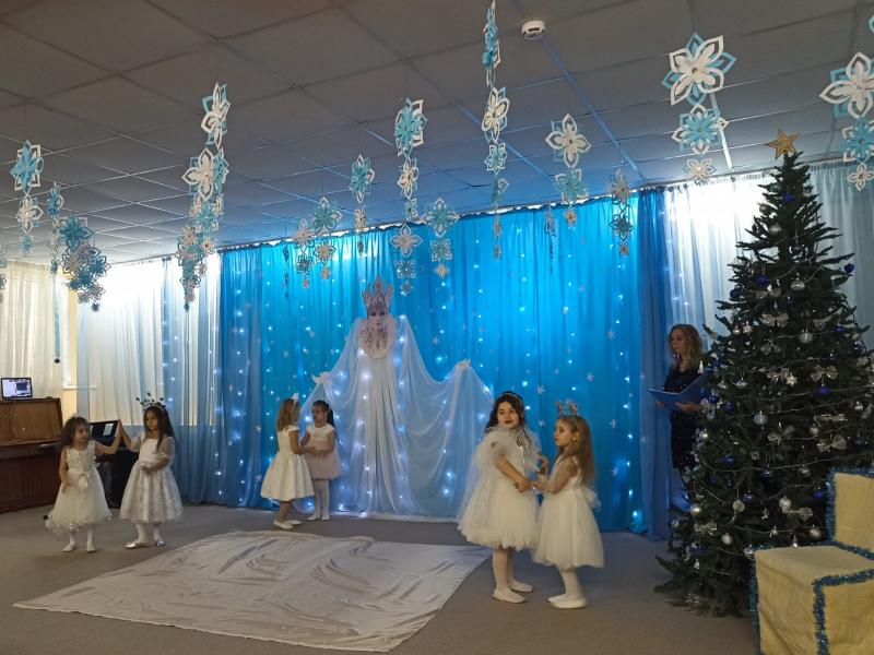 Танец снежинок (старшая)